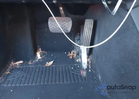 2013 Mercedes-Benz E 350 z USA, uszkodzony, nr VIN WDDHF5KB3DA721433